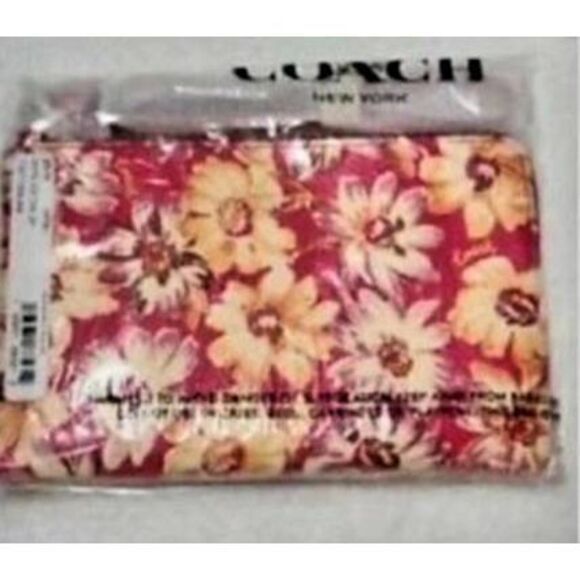 NEW WITH TAGS COACH VINTAGE DAISY SCRIPT PRINT WRISTLET - Picture 3 of 5